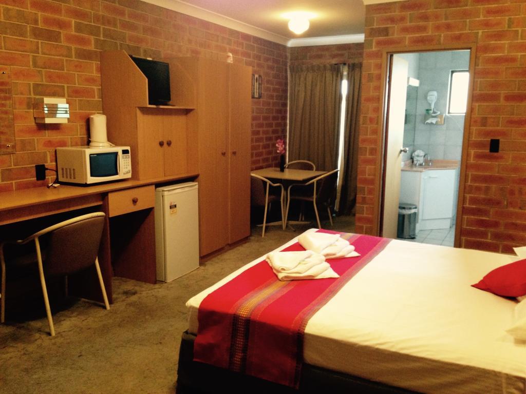 Pooraka Motor Inn Zimmer foto